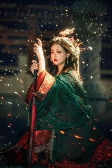 NỮ THẦN Y TÁI GIÁ