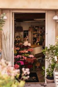 Quản lý cửa hàng hoa làm linh thực sống lại.
