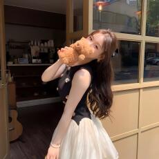 Sao hạng 18 hết thời cũng có chân ái của riêng mình.